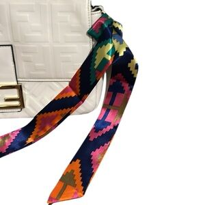 NWOT beautiful twilly